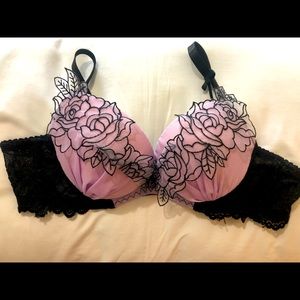 Stunningly sexy push-up bra: 34B